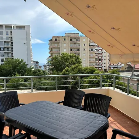 アパート Denis Sarandë